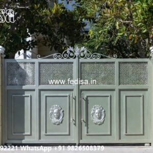 Low Cost Gate Design, 4 Foot Gate Design Iron Gate Stock Photos And Images