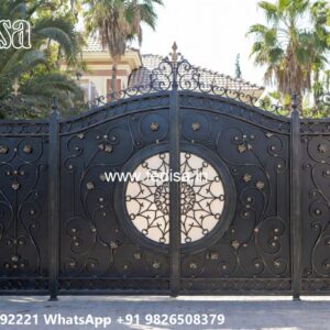 Low Cost Gate Design, Main Gate Design 10 Feet Iron Gate Stock Photos And Images