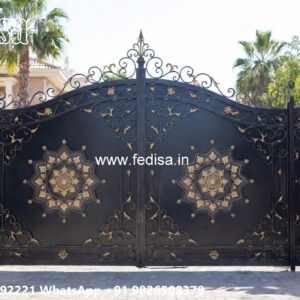 Mild Steel Gate Design, Lohe Ka Gate Ka Colour Iron Gate Stock Photos And Images