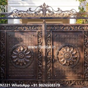 Steel Gate Handle Design, Ss Gate Design For Home Iron Gate Stock Photos And Images