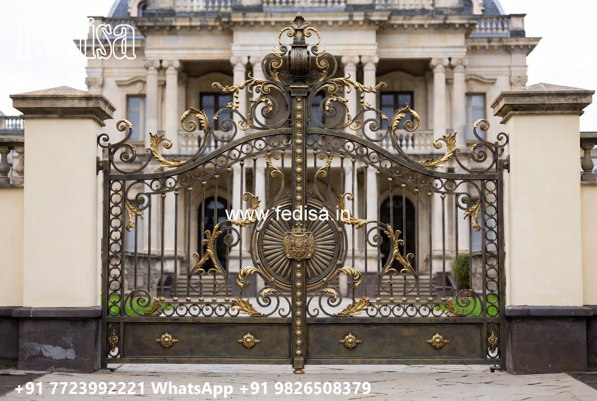 Sliding Gate Design For Small House, Ghar Ke Gate Ke Design Iron Gate Stock Photos And Images
