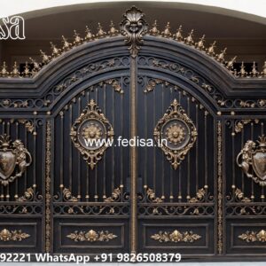 Fancy Steel Gate Design, Main Gate Design In Square Pipe Iron Gate Stock Photos And Images