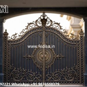 Sliding Gate Lock Design, High Gate Design Iron Gate Stock Photos And Images
