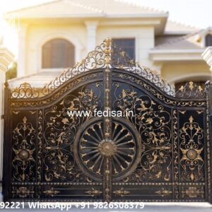 Traditional Gate Design, Maharaja Gate Ke Design Iron Gate Stock Photos And Images