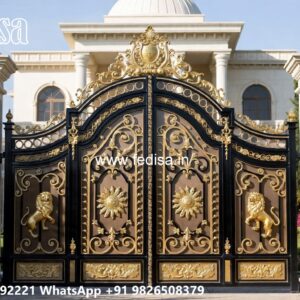 Traditional Gate Design, Front Gate Design For Small House Iron Gate Stock Photos And Images