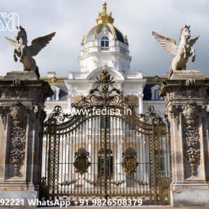 Modern Front Gate, Main Gate Design Catalogue Iron Gate Stock Photos And Images