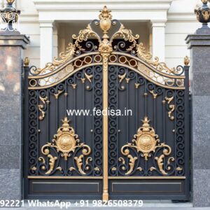 Compound Gate Simple Design, Main Gate Design 8 Feet Iron Gate Stock Photos And Images