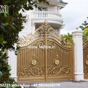 Traditional Gate Design, Telescopic Gate Design Iron Gate Stock Photos And Images