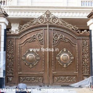 Compound Gate Simple Design, Main Gate Folding Design Iron Gate Stock Photos And Images
