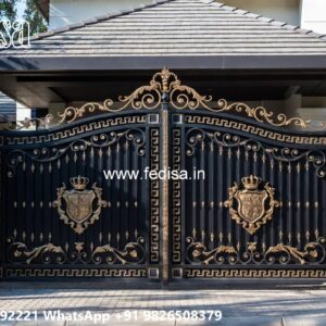 Traditional Gate Design, Makan Ka Gate Ka Design Iron Gate Stock Photos And Images