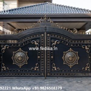 Traditional Gate Design, House Main Door Design Iron Iron Gate Stock Photos And Images